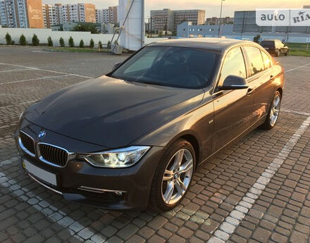 BMW 320 2012 року