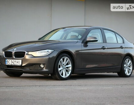 BMW 320 2012 року