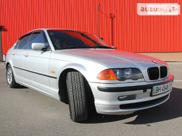 BMW 323 1999 года