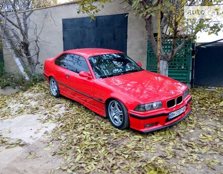 Фото на відгук з оцінкою 4.6   про авто BMW 325 1994 року випуску від автора “Виталий” з текстом: Отличный автомобиль для своих лет , для молодых парней то что нужно и выглядит стильно и валит не...