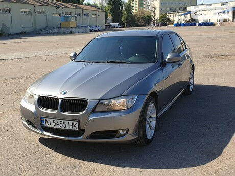 BMW 328 2011 року