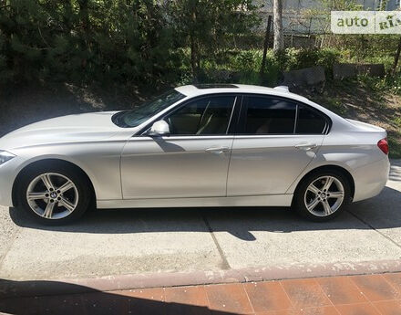 BMW 328 2015 року