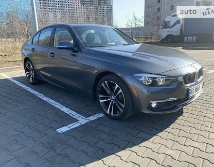 BMW 328 2017 року