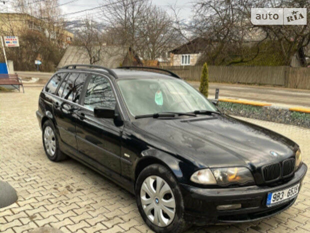 BMW 330 2001 року