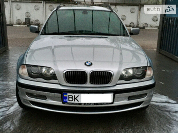 BMW 330 2000 года