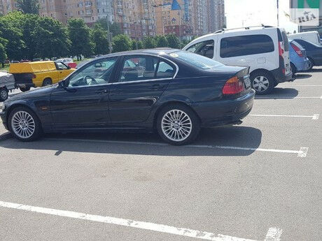 BMW 330 2000 года