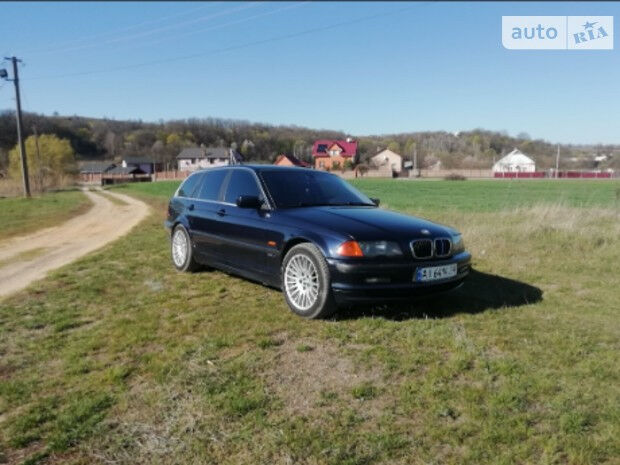 BMW 330 2001 года