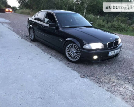 BMW 330 2000 року