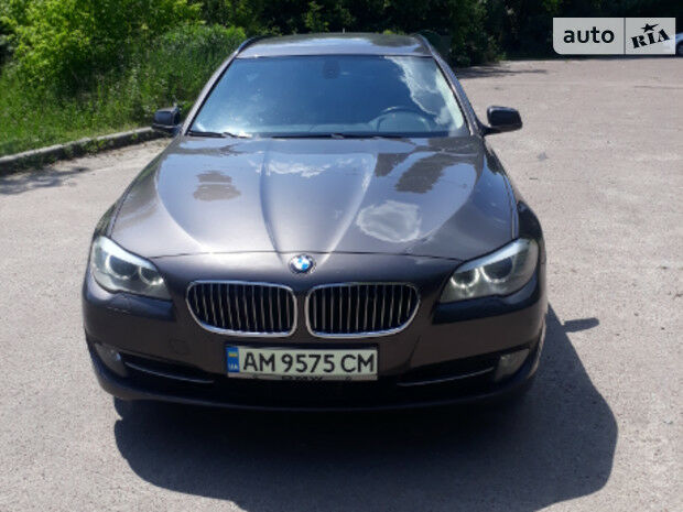 BMW 5 Series 2012 року