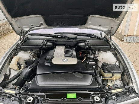 БМВ 5 Серия 2001 року BMW 5 Series 2001 року