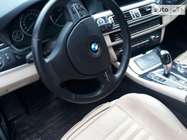 BMW 5 Series 2012 року