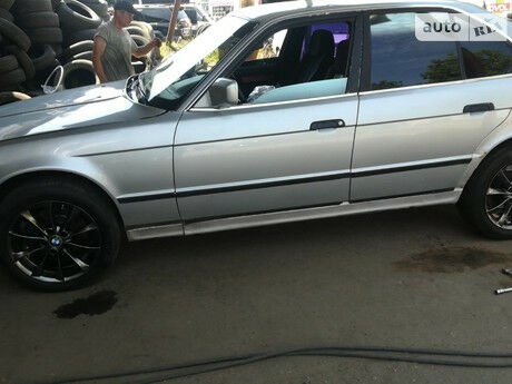 БМВ 5 Серия 1990 года BMW 5 Series 1990 года