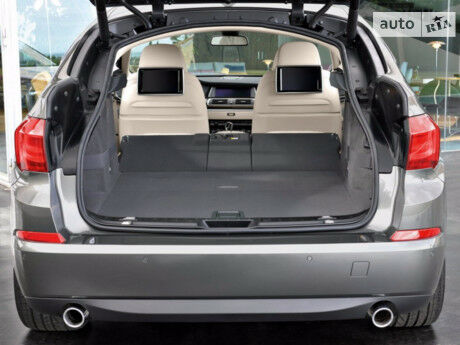 BMW 5 Series 2011 року