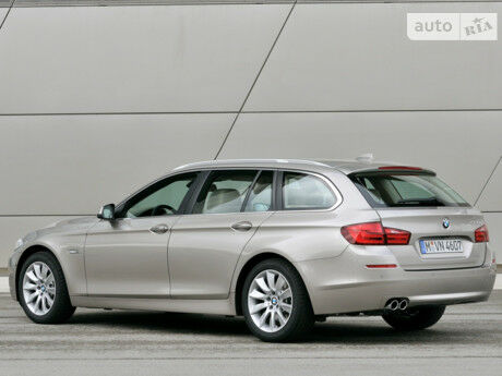 БМВ 5 Серия 1992 року BMW 5 Series 1992 року