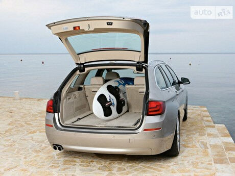 БМВ 5 Серия 2001 года BMW 5 Series 2001 года