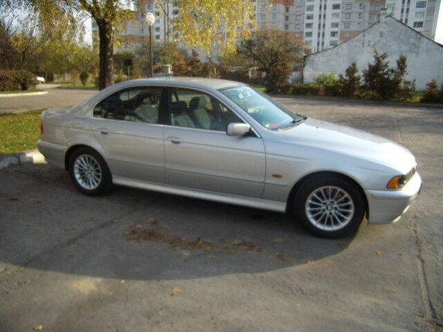 BMW 5 Series 2001 року