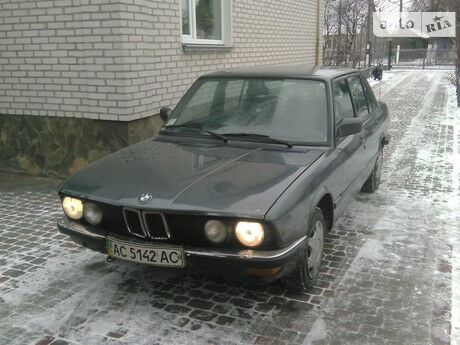 БМВ 518 1987 року BMW 518 1987 року