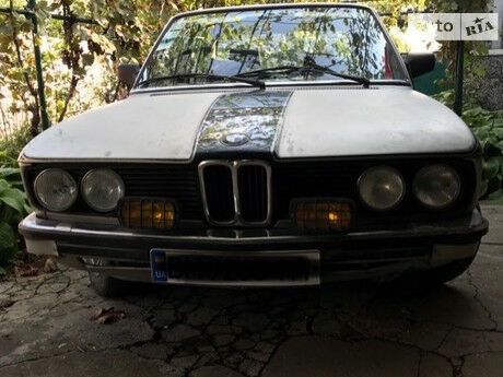 BMW 518 1983 года