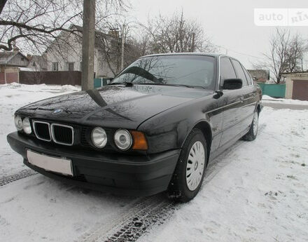 Фото на відгук з оцінкою 5   про авто BMW 518 1994 року випуску від автора “fuso1991” з текстом: Хороший немецкий автомобиль, комфорный, в салоне просторно, уютно, семпатичный в своем классе, дв...