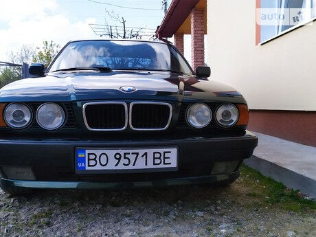 БМВ 520 1995 року BMW 520 1995 року