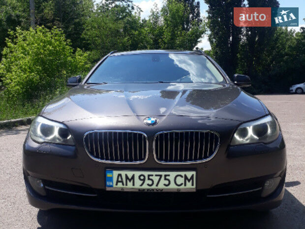 BMW 520 2012 года