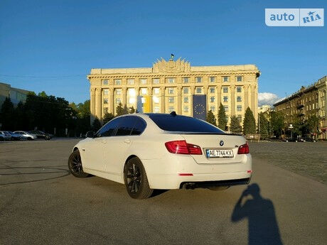 BMW 520 2011 года