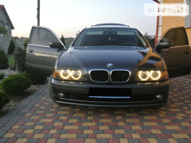 BMW 520 2001 года