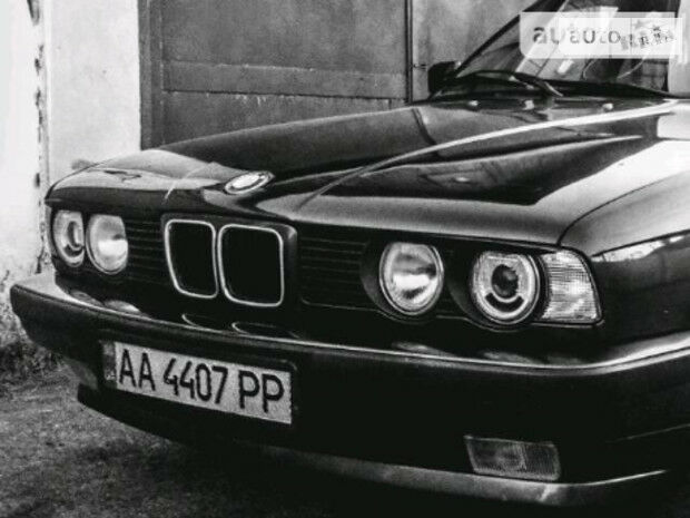BMW 520 1990 года