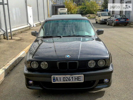 BMW 520 1990 года