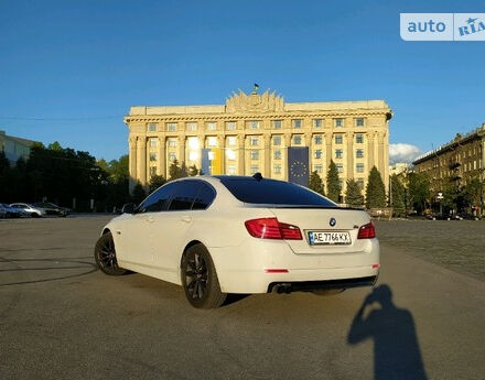 BMW 520 2011 года