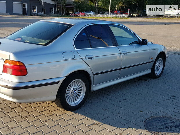 BMW 523 1998 року