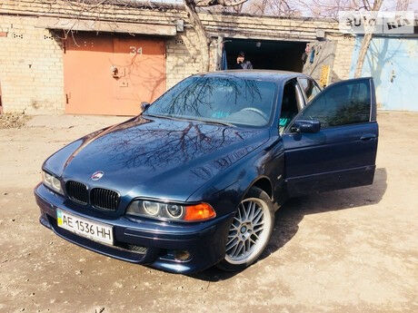 BMW 523 1998 года