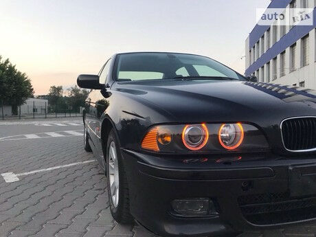 BMW 523 1999 року