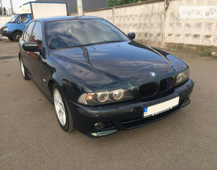 BMW 523 2000 года