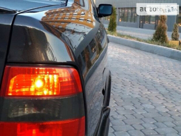 BMW 525 1990 года