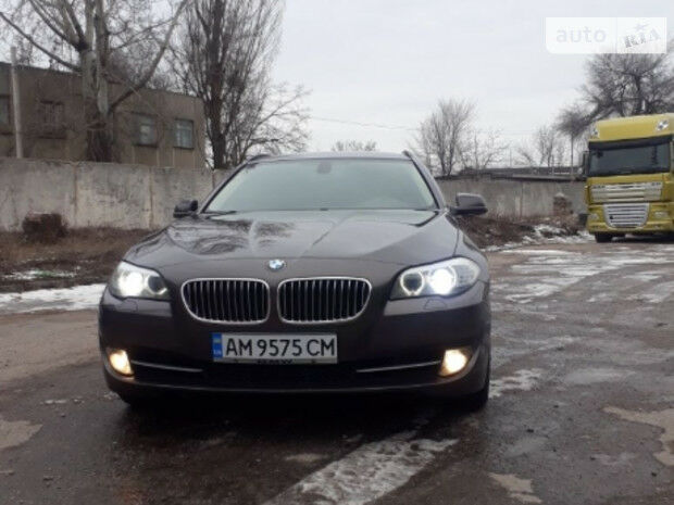 BMW 525 2012 года