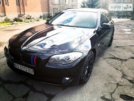 BMW 525 2012 года