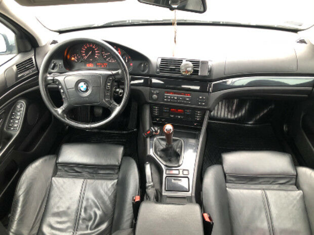 BMW 525 2001 года