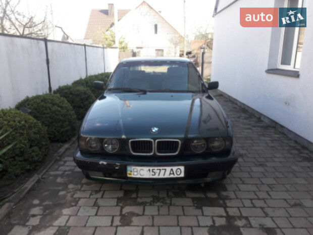 БМВ 525 1992 року BMW 525 1992 року