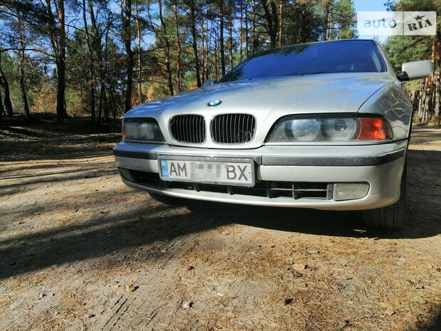 BMW 525 2000 года