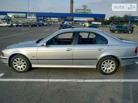 БМВ 525 1999 года BMW 525 1999 года