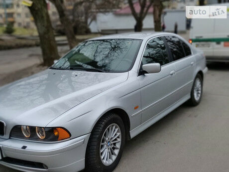 BMW 525 2000 года