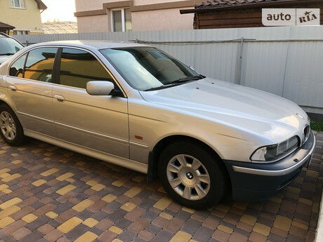 BMW 525 2001 года