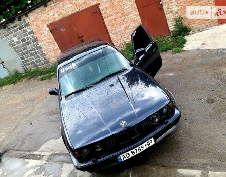 BMW 525 1989 року