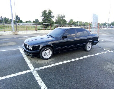 BMW 525 1990 года