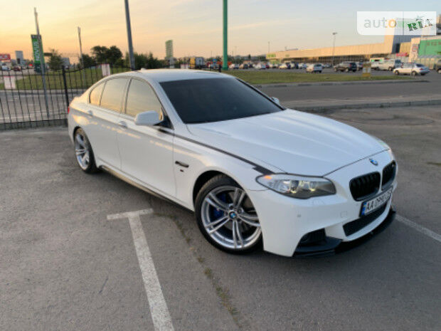 BMW 530 2011 року