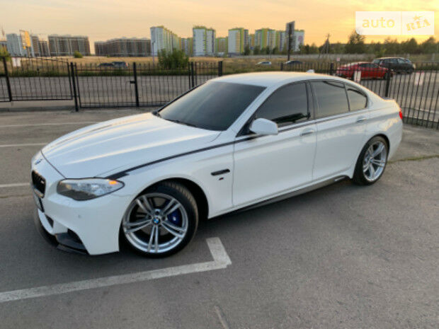 BMW 530 2011 года