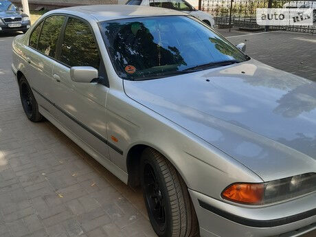 BMW 530 1999 року