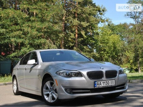 BMW 530 2011 року