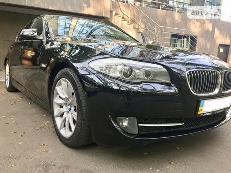 БМВ 530 2010 року BMW 530 2010 року